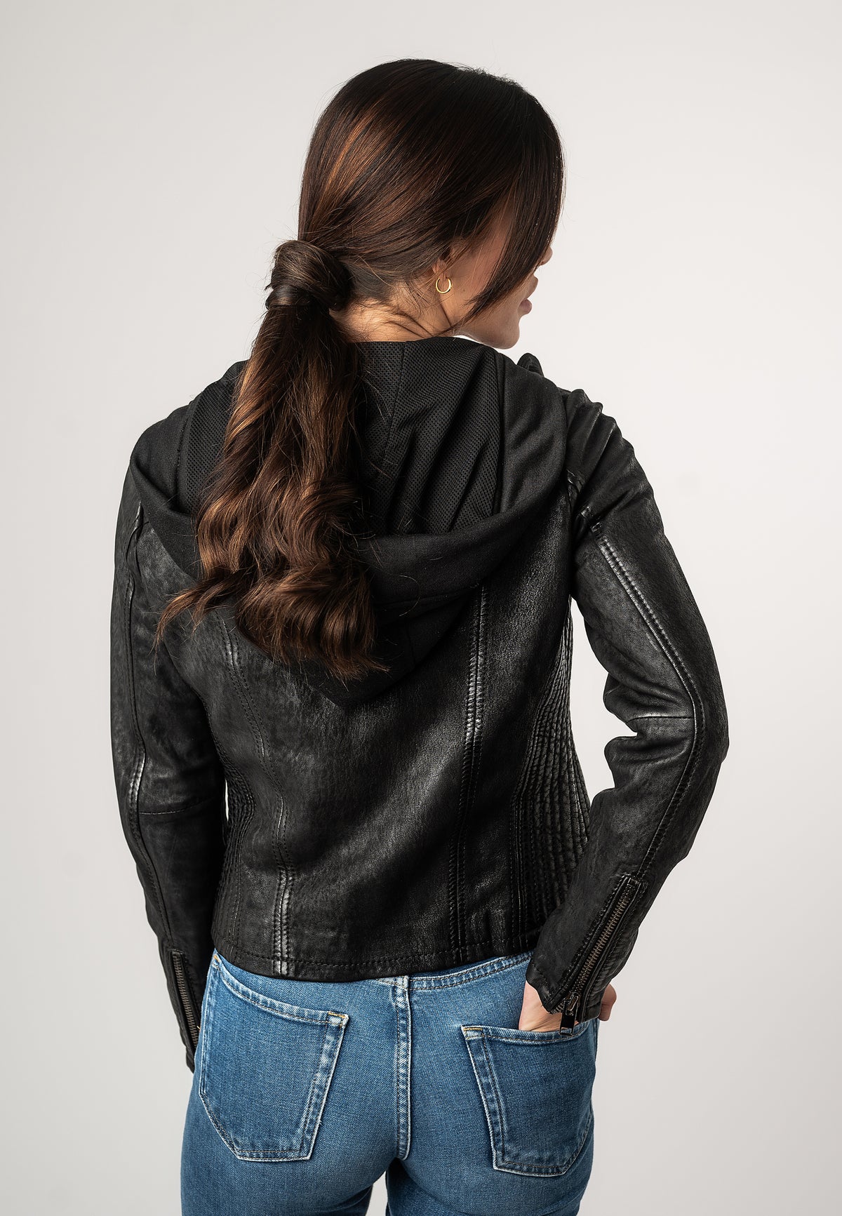 2101-0244 black