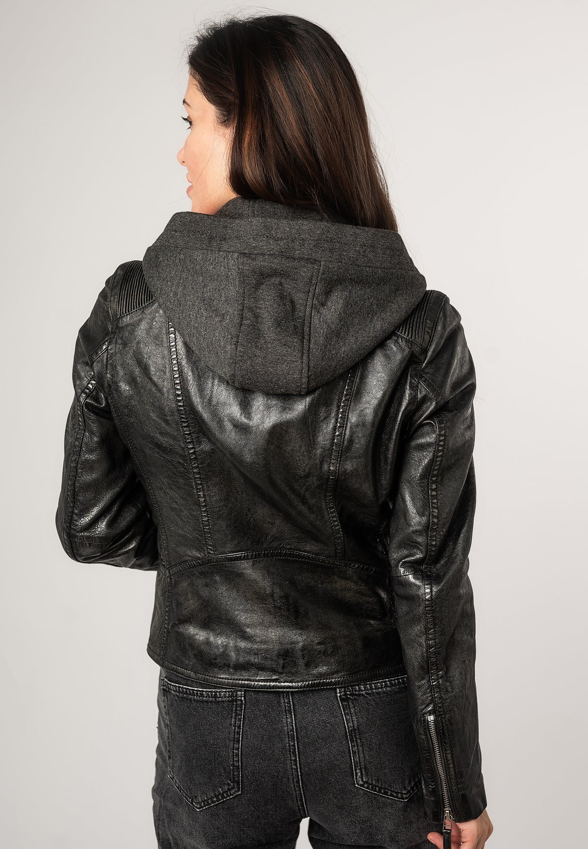 1101-0675 antique black